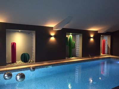 piscine intérieure villa contemporaine