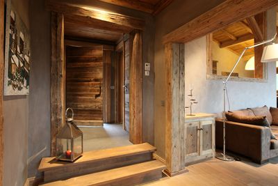 entrée design d'un chalet renové pres de megeve